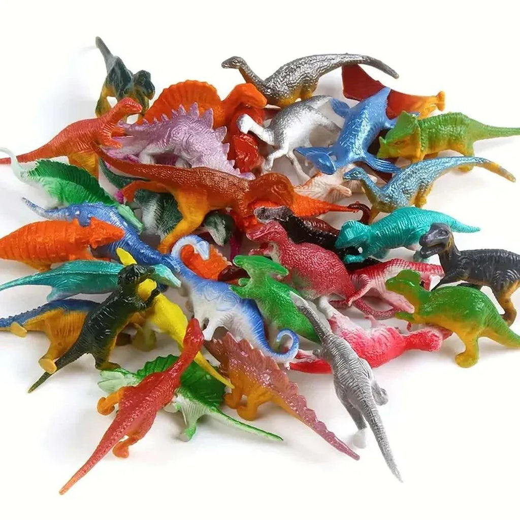 Bunke med 48 små dinosaurfigurer i plast i mange farver og arter på hvid baggrund