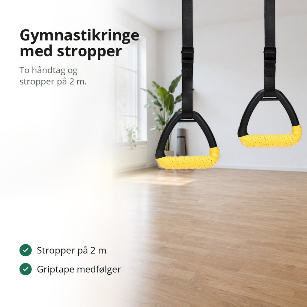 Gymnastikringe med trekantede håndtag og gul griptape, der hænger i sorte stropper i et lyst rum