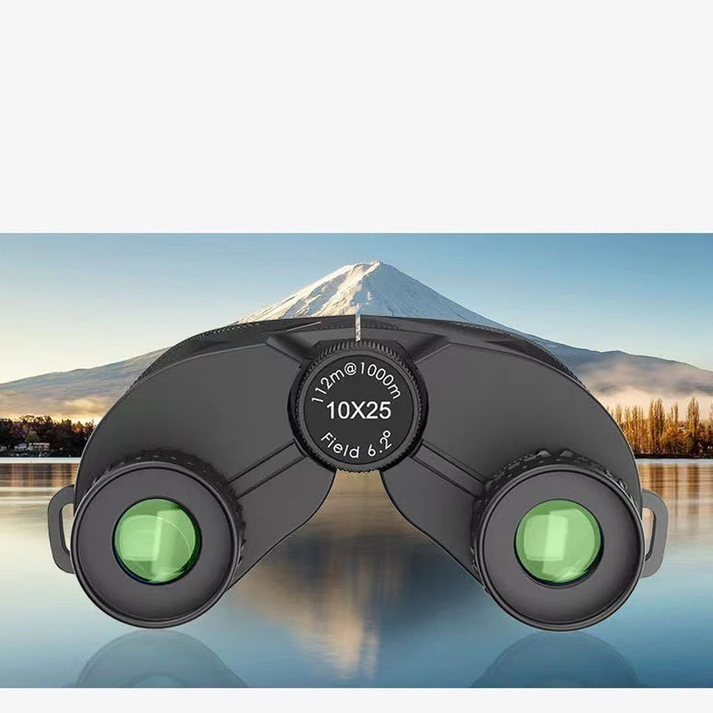 Mærkningen på kikkertens fokushjul med fjeld og vand i baggrunden