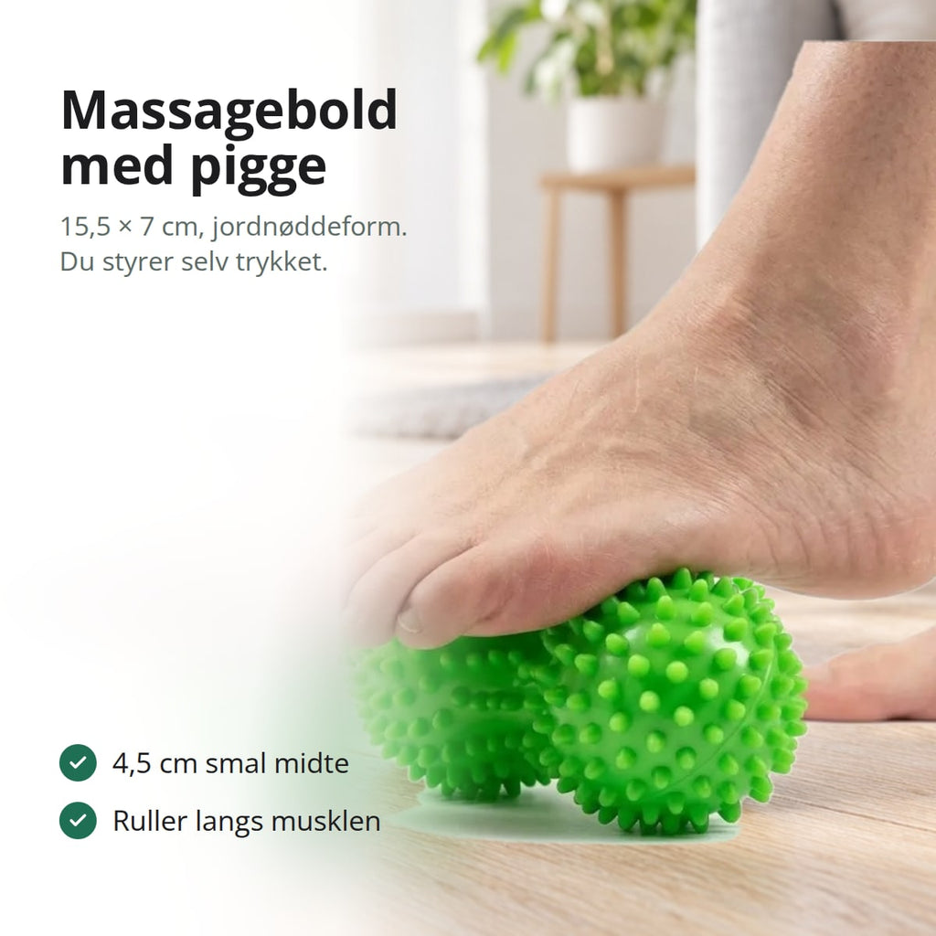 Fod på en grøn massagebold med pigge formet som en jordnød, med teksten: 4,5 cm smal midte, ruller langs musklen