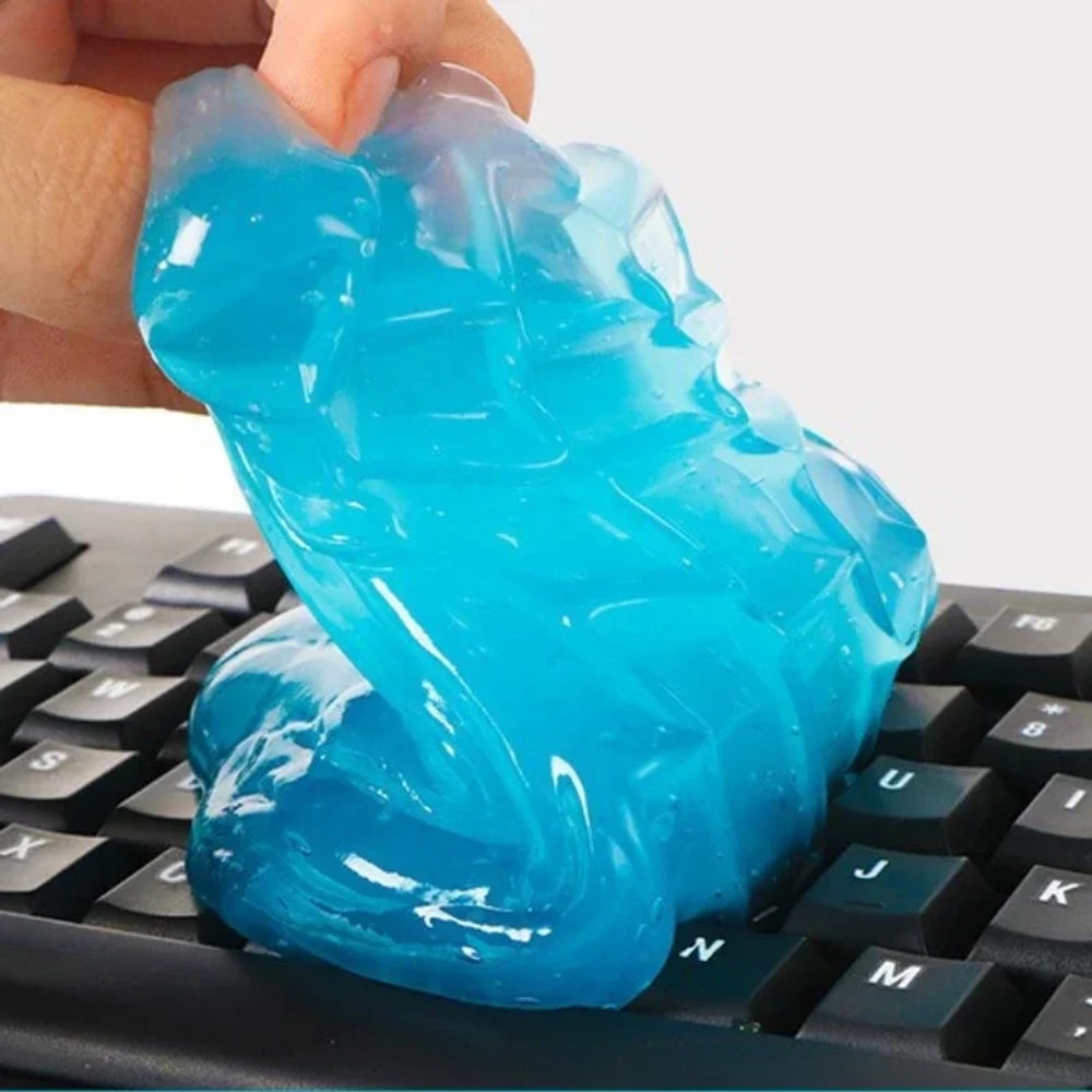 Rengøringsgel på et tastatur